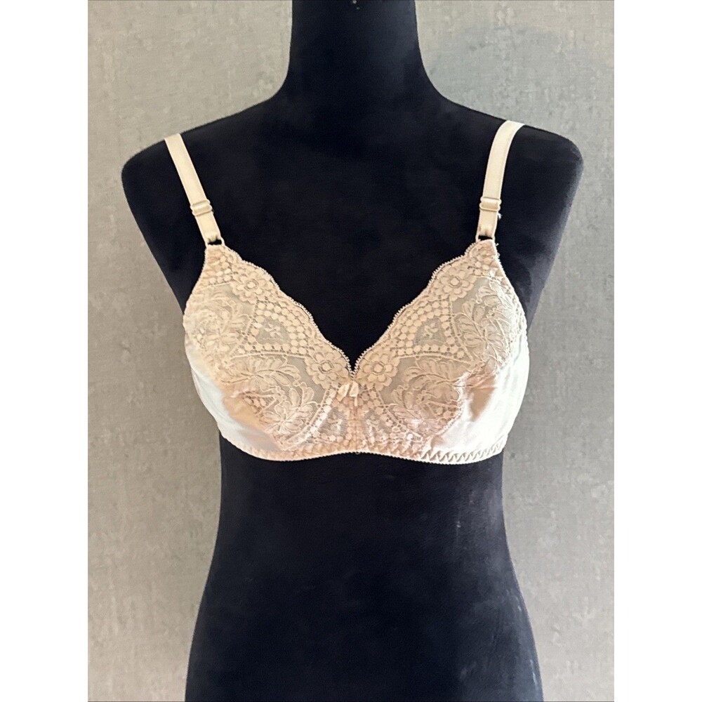 Vintage 70s Vanity Fair Satin & Lace Bra 36b Nude Wireless Style 72-235